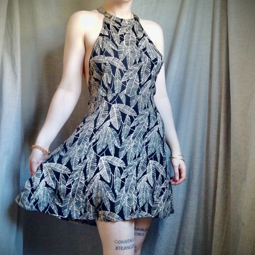 *NWT* FOREVER 21 | Backless Leaf-Print Dress
